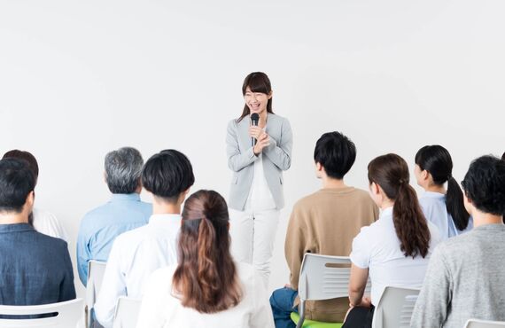 様々な夢や目的を頭に思い描く方が集まる講演会 | 東京近郊で感情のコーチングを行うエモーション・クララ